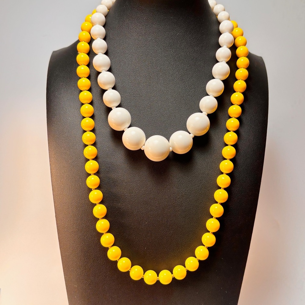 1970s Vintage Acrylic‎ Bead Necklace Set Yellow White Mod Statement Boho Retro